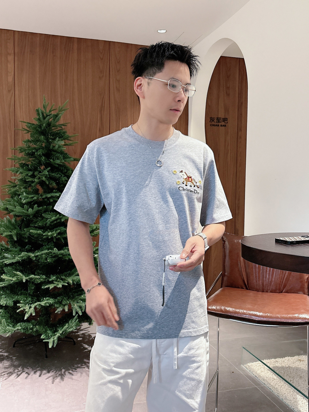 Dior*迪奥 2026 刺绣小马‼️短袖T恤®🖤一眼心动的Dior限定款来啦!'胸前立体刺绣小马萌趣吸