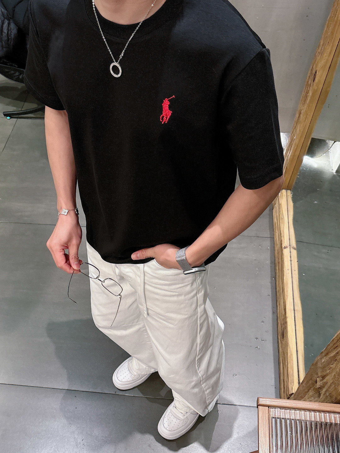 NO:736763,2026ss new fashion casual round neck casual short sleeves classic element design!  There is not too much complicated craftsmanship, it is just the fusion of design and materials. Counter sizes are S-2XL, T-shirt,198609092026ss新品时尚休闲圆领休闲短袖 经典元素设计！没有过多复杂的工艺 玩的就是设计与材质的融合 专柜尺码S-2XL,,T-shirt,,Men's clothing