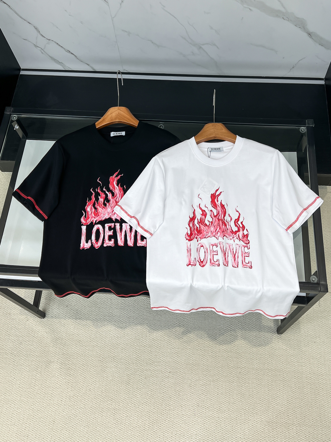 Loe2026ss 春夏新款首发专柜最新款短袖圆领T恤 高端订制 设计前卫时尚！品牌logo重工艺设计 
