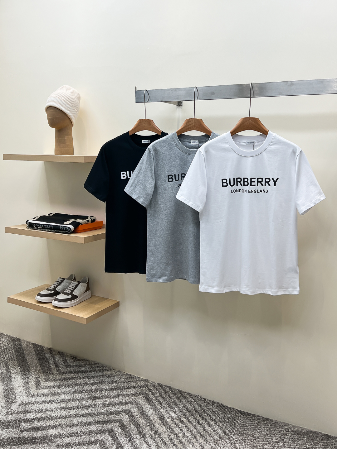 BURBE圆领短袖T恤品牌经典 立体双层胶印字母LOGO压花工艺官方同步  高版本 高品质时尚个性  百