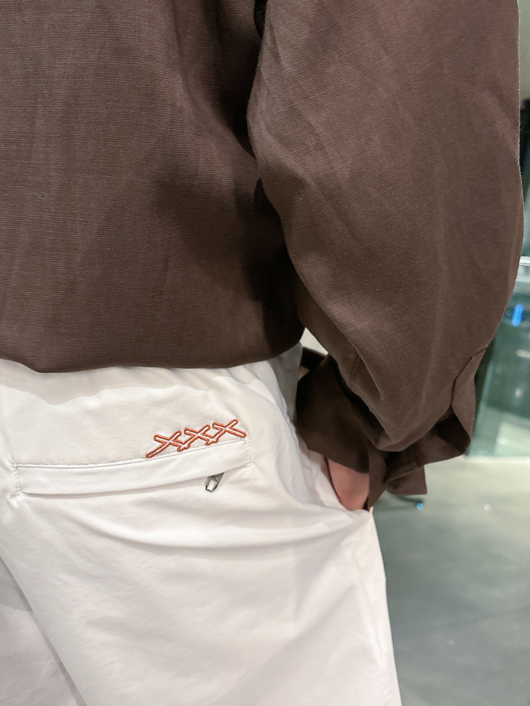 NO:833386,Zegna 2026 spring and summer new style, the latest casual shorts are synchronized with the counter. The original trousers are casual and versatile on the upper body, casual and lazy style, advanced custom fabrics, customized craftsmanship are extremely comfortable. High-end atmosphere, whether you have the taste of summer, your first choice. M-3xL,,zegna,shorts,19860909杰尼亚 2026春夏季新款,专柜同步最新休闲短裤.原版裤型上身休闲百搭、随性慵懒范,高级定制面料,订制工艺 舒适感爆棚.高端大气,夏天的味道有没有,首选 .M-3xL,,zegna,shorts,,Men's clothing