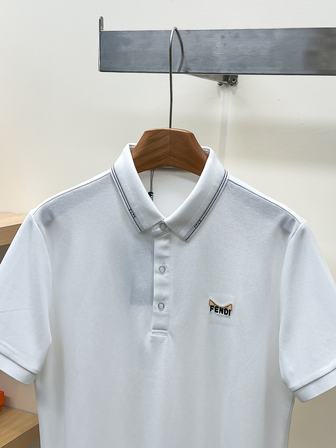 ✨FENDI 2026春夏最新，官网最新款男士短袖翻领Polo衫，高端定制进口珠地棉面料 穿着舒适、胸前