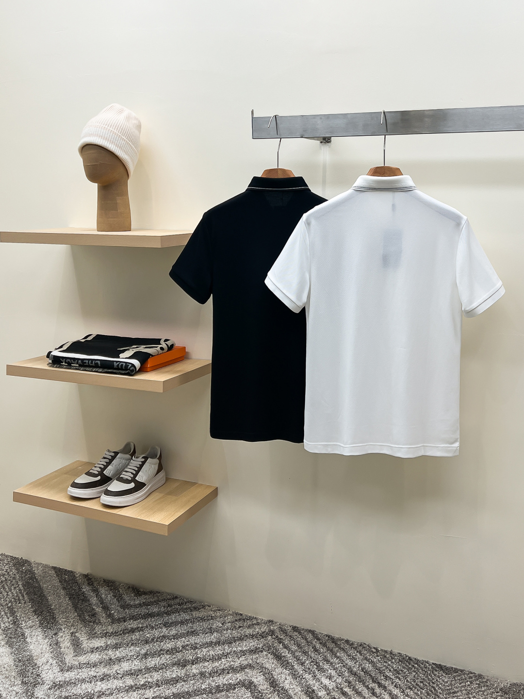✨FENDI 2026春夏最新，官网最新款男士短袖翻领Polo衫，高端定制进口珠地棉面料 穿着舒适、胸前
