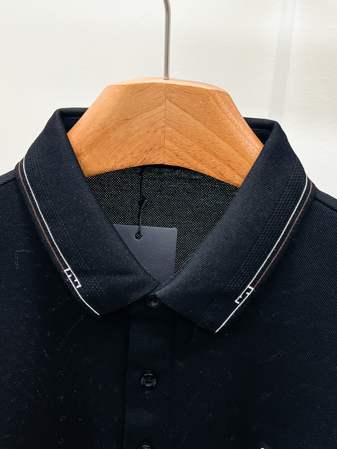 ✨FENDI 2026春夏最新，官网最新款男士短袖翻领Polo衫，高端定制进口珠地棉面料 穿着舒适、胸前