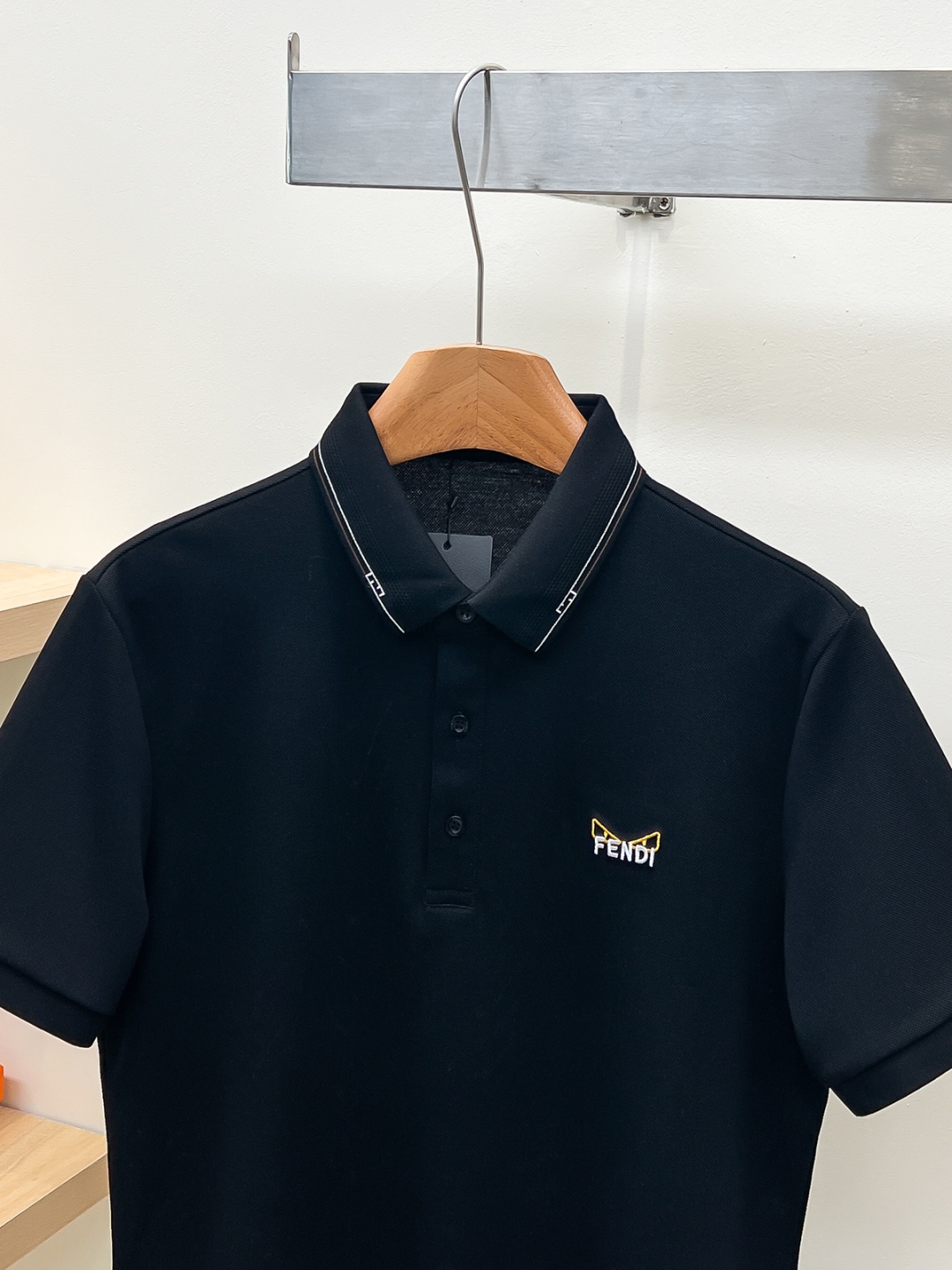 ✨FENDI 2026春夏最新，官网最新款男士短袖翻领Polo衫，高端定制进口珠地棉面料 穿着舒适、胸前