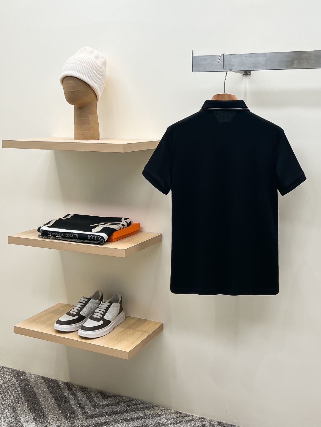 ✨FENDI 2026春夏最新，官网最新款男士短袖翻领Polo衫，高端定制进口珠地棉面料 穿着舒适、胸前