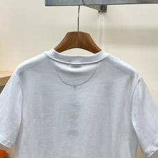 Moncl26ss春夏新品Moncler美式艺术签名系列圆领短袖T恤,,正面艺术签名品牌Logo+“Mo Moncl26ss春夏新品Moncler美式艺术签名系列圆领短袖T恤,,正面艺术签名品牌Logo+“Mo