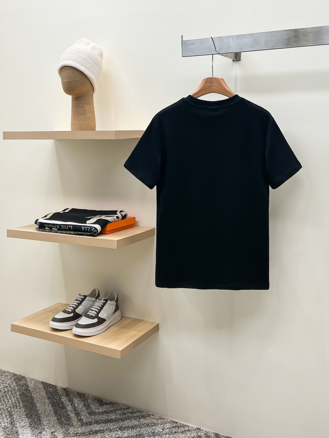 BALE-经典刺绣圆领短袖定制面料刺绣工艺走线清晰原单定制1:1线条流畅而细腻手感质感更佳 不易变形 保