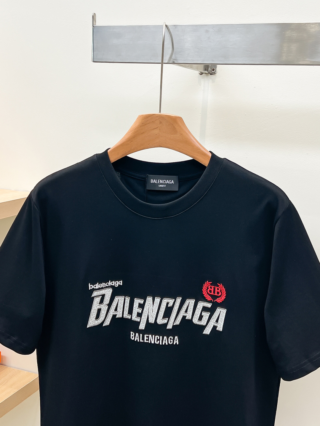 BALE-经典刺绣圆领短袖定制面料刺绣工艺走线清晰原单定制1:1线条流畅而细腻手感质感更佳 不易变形 保