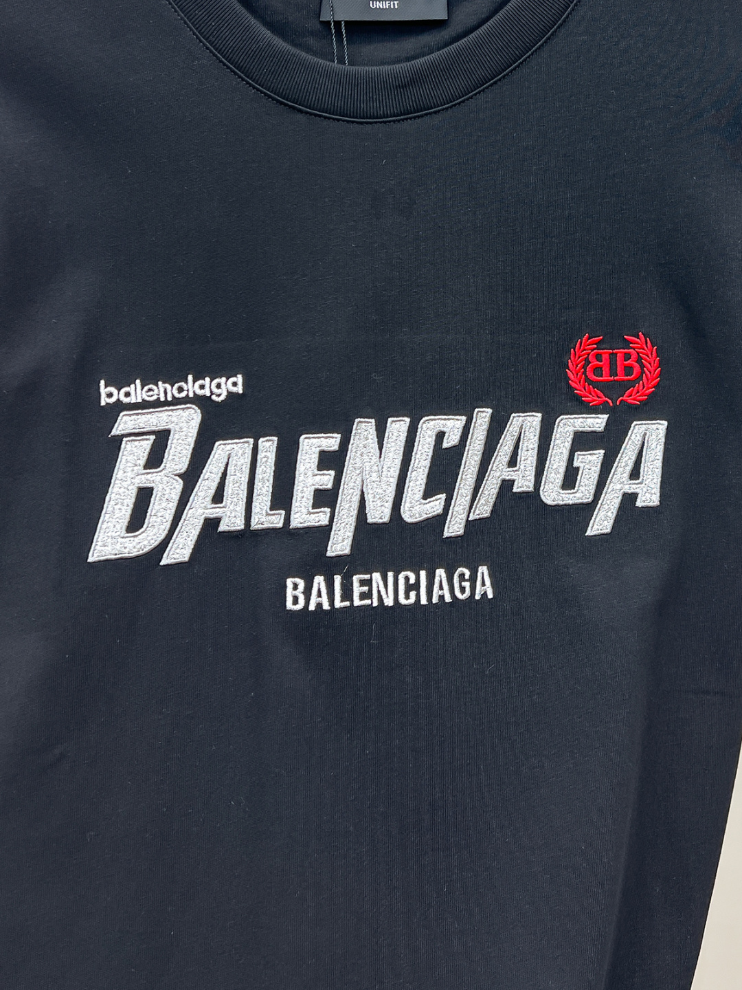 BALE-经典刺绣圆领短袖定制面料刺绣工艺走线清晰原单定制1:1线条流畅而细腻手感质感更佳 不易变形 保