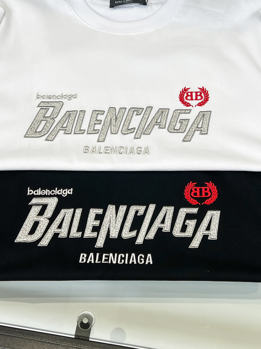 BALE-经典刺绣圆领短袖定制面料刺绣工艺走线清晰原单定制1:1线条流畅而细腻手感质感更佳 不易变形 保