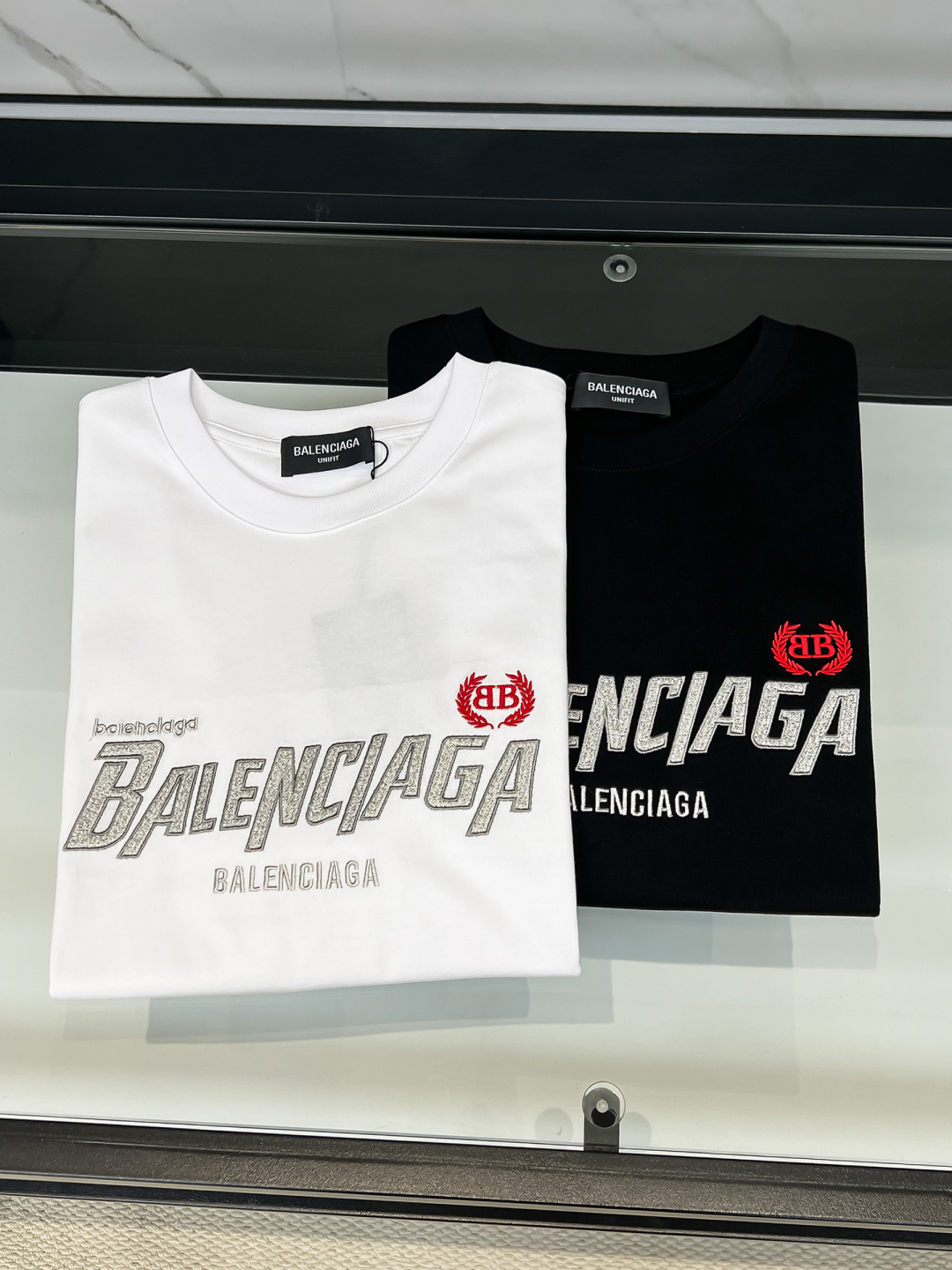 BALE-经典刺绣圆领短袖定制面料刺绣工艺走线清晰原单定制1:1线条流畅而细腻手感质感更佳 不易变形 保