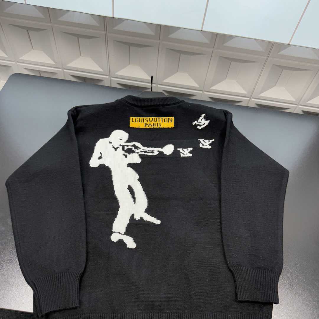 &mdash;&mdash;&mdash;&mdash;「爆款服饰」&mdash;&mdash;&mdash;&mdash; 💰79 冬季热销爆款网红博主推荐款⭐Lv路易威登针织毛衣  经典爆款爵士吹笛人 🪡三标齐全官网一致，放大看细节📷原相机实物拍摄 
颜色：黑色
尺码：L-4xl
 L（80～105斤）
XL（105～120斤）
2XL（120～140斤）
3XL（140～160斤）
4XL（160～180斤）