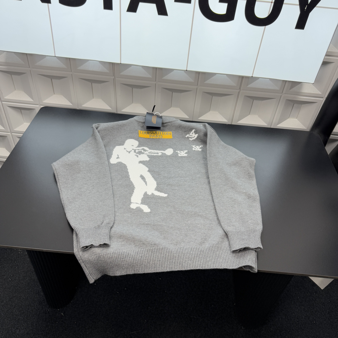 &mdash;&mdash;&mdash;&mdash;「爆款服饰」&mdash;&mdash;&mdash;&mdash; 💰79 冬季热销爆款网红博主推荐款⭐Lv路易威登针织毛衣  经典爆款爵士吹笛人 🪡三标齐全官网一致，放大看细节📷原相机实物拍摄 
颜色：灰色
尺码：L-4xl
 L（80～105斤）
XL（105～120斤）
2XL（120～140斤）
3XL（140～160斤）
4XL（160～180斤）
