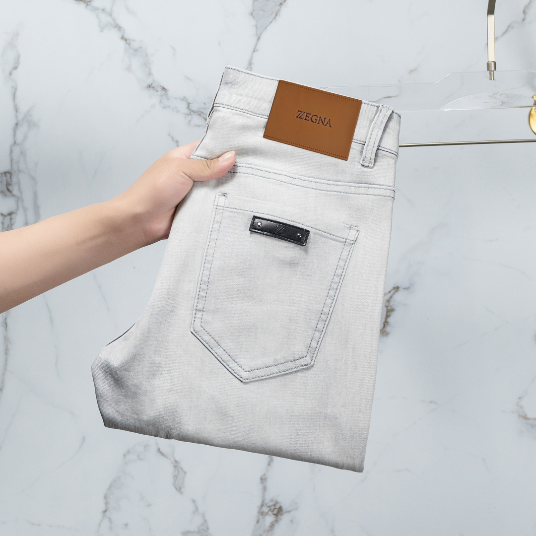 NO:133523,Jenia's official website counter is available at the same time, original singles are ruthless, super stylish jeans, customized original washing denim fabric, unique design, top-grade printing craft letter pattern logo, original hardware and auxiliary decoration, extremely superior jeans, the materials and craftsmanship are extremely luxurious and exquisite, extremely high-end, handsome and stylish, recommended, size 29-38, zegna, jeans, alexander wang19860909杰尼亚 官网专柜同步有售,原单狠货,超级有范儿的一款牛仔裤,定制原版水洗牛仔面料,独特设计,顶级印花工艺字母图案logo,原版五金辅料装饰,极为翘楚的一款牛仔裤,用料与工艺都极致奢华精湛,档次极高,上身帅气有型,推荐,码数29—38,,zegna,jeans,alexander wang,Men's clothing