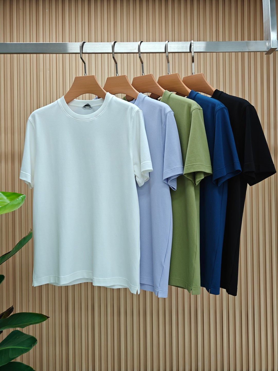 NO:469139,It is luxury to the extreme. Customized T-shirt. The first nude cotton fabric is used. Three-dimensional tailoring. It seems simple to lift the temperament in seconds. Exquisite wiring. It looks like a custom-made one. Cooling black technology. Tested 3℃ lower than ordinary cotton. M-3XL 110 catties-190 catties. Full coverage, tees, t-shirt, alexander wang19860909素到极致便是奢侈 定制T恤 首用裸感棉面料｜ 立体剪裁｜看似简单上身秒提气质 精致走线｜抬手转身都像量身定制 降温黑科技｜实测比普通棉低3℃  M-3XL 110斤-190斤全覆盖,,tees，t-shirt,alexander wang,Men's clothing