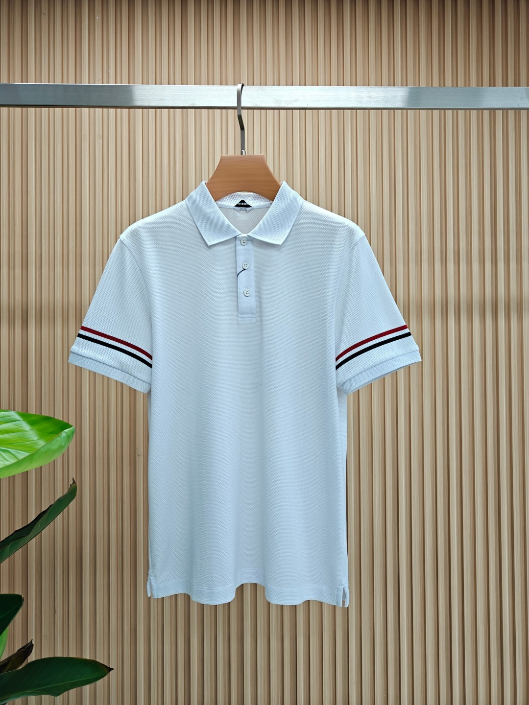 NO:469186,TB 2025 spring and summer counter latest top-grade fine pearl mercerated short-sleeved polo shirt lapel T-shirt high-end customization and avant-garde design!  Heavy craft design, high-end customized fabric, soft feel, comfortable to wear, exquisite counter-level car line, fine workmanship, invincible and handsome upper body effect!  A must-have item for handsome men!  Number of code M-3XL (178 140 catties wear L slim fit maximum wear 190 catties), T-shirt,tees,t-shirt,alexander wang19860909TB 2025春夏专柜最新款顶级细珠地丝光短袖polo衫翻领T恤 高端订制 设计前卫！重工艺设计 高端订制面料.手感柔软.穿着舒适.专柜级别精致车线.做工精细.上身效果无敌帅气！型男必备单品！码数M-3XL（178 140斤穿L修身 最大穿190斤）,,T-shirt,tees，t-shirt,alexander wang,Men's clothing