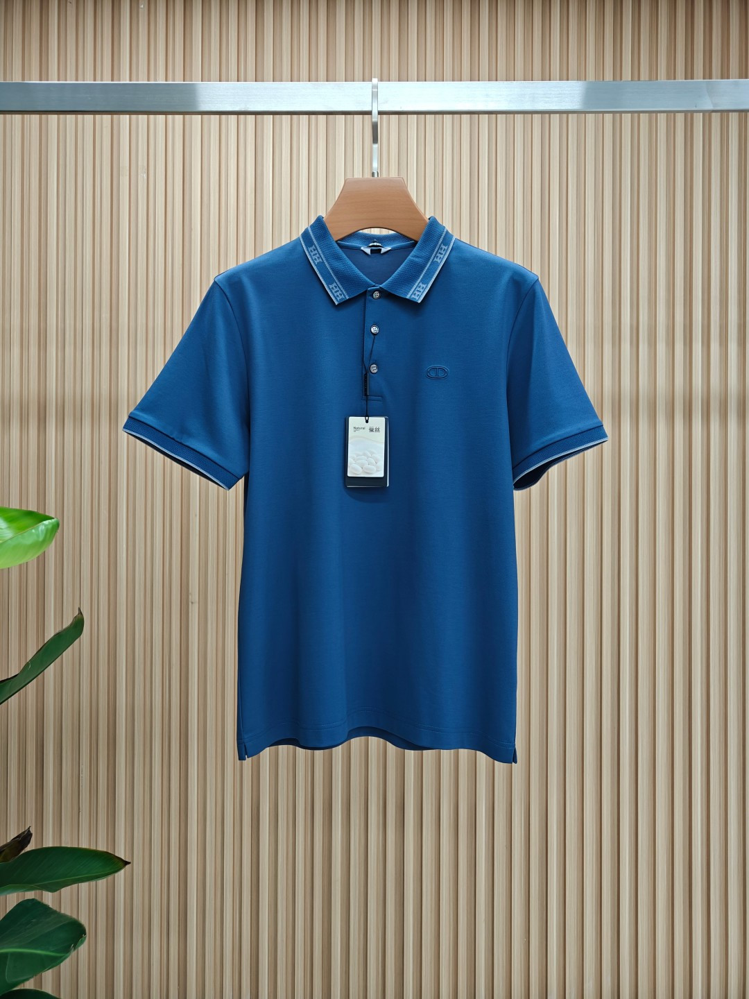 NO:469261,Dior 2025 spring and summer counter latest top-grade fine pearl mercerated short-sleeved polo shirt lapel T-shirt high-end customization and avant-garde design!  Heavy craft design, high-end customized fabric, soft feel, comfortable to wear, exquisite counter-level car line, fine workmanship, invincible and handsome upper body effect!  A must-have item for handsome men!  Number of code M-3XL (178 140 catties wear L slim fit maximum wear 190 catties), dior, T-shirt, tees, t-shirt, alexander wang19860909迪奥 2025春夏专柜最新款顶级细珠地丝光短袖polo衫翻领T恤 高端订制 设计前卫！重工艺设计 高端订制面料.手感柔软.穿着舒适.专柜级别精致车线.做工精细.上身效果无敌帅气！型男必备单品！码数M-3XL（178 140斤穿L修身 最大穿190斤）,,dior,T-shirt,tees，t-shirt,alexander wang,Men's clothing