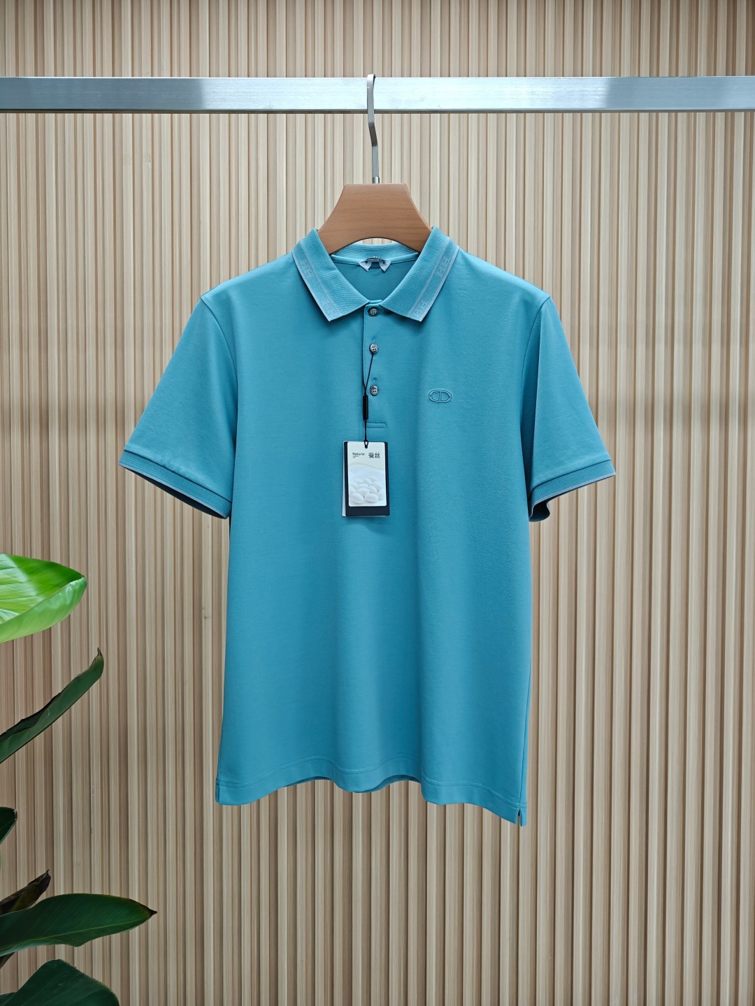 NO:469284,Dior 2025 spring and summer counter latest top-grade fine pearl mercerated short-sleeved polo shirt lapel T-shirt high-end customization and avant-garde design!  Heavy craft design, high-end customized fabric, soft feel, comfortable to wear, exquisite counter-level car line, fine workmanship, invincible and handsome upper body effect!  A must-have item for handsome men!  Number of code M-3XL (178 140 catties wear L slim fit maximum wear 190 catties), dior, T-shirt, tees, t-shirt, alexander wang19860909迪奥 2025春夏专柜最新款顶级细珠地丝光短袖polo衫翻领T恤 高端订制 设计前卫！重工艺设计 高端订制面料.手感柔软.穿着舒适.专柜级别精致车线.做工精细.上身效果无敌帅气！型男必备单品！码数M-3XL（178 140斤穿L修身 最大穿190斤）,,dior,T-shirt,tees，t-shirt,alexander wang,Men's clothing