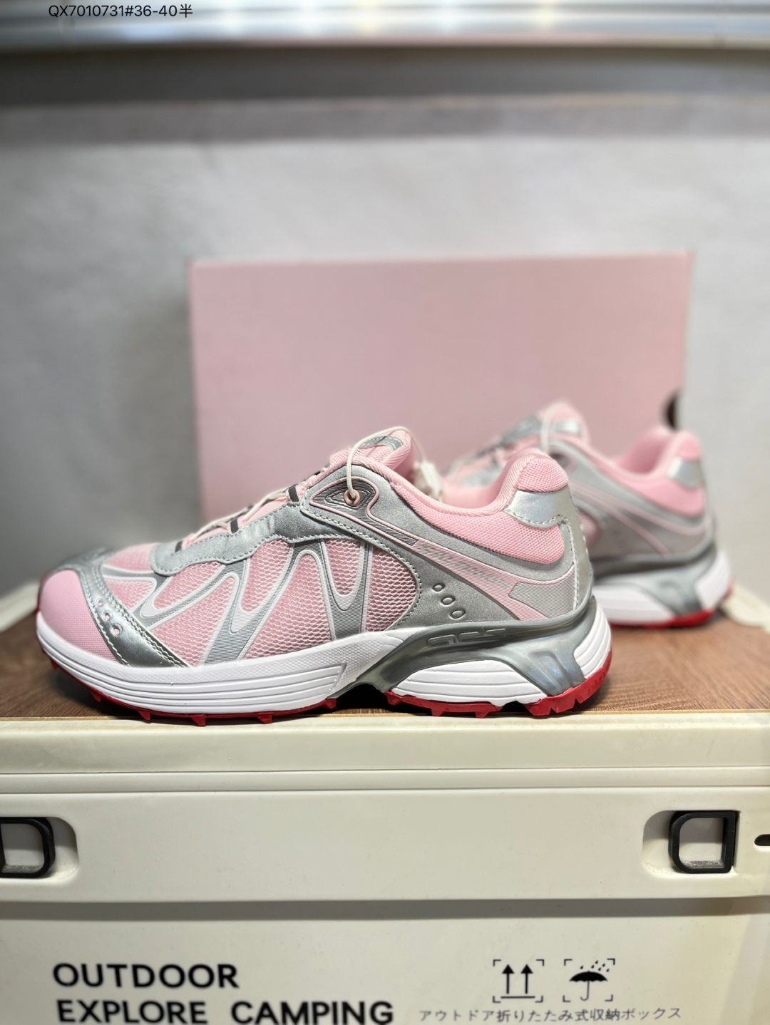 💰160(原200降价)
SALOMON萨洛蒙 XT-WHISPER 时尚 舒适減震防滑耐磨 低帮跑步鞋鞋面采用SENSIFIT贴合技术 全方位贴合包裹脚型 鞋跟部鞋底牵引设计 提供强大的抓地性能 更适应野外崎岖不平的道路 其3D ADVANCED CHASSIS底盘 材料轻量大化 钉齿设计更具稳定性、防护性 鞋底易磨损区运用CONTAGRIP高耐磨材料 应对城市硬质路面长距离跑考验478463 QX7010731#36-40半