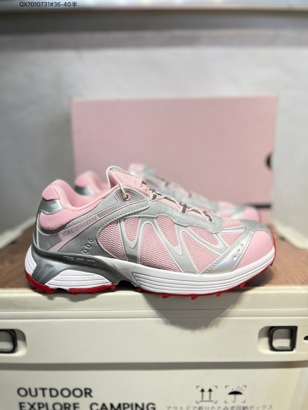 💰160(原200降价)
SALOMON萨洛蒙 XT-WHISPER 时尚 舒适減震防滑耐磨 低帮跑步鞋鞋面采用SENSIFIT贴合技术 全方位贴合包裹脚型 鞋跟部鞋底牵引设计 提供强大的抓地性能 更适应野外崎岖不平的道路 其3D ADVANCED CHASSIS底盘 材料轻量大化 钉齿设计更具稳定性、防护性 鞋底易磨损区运用CONTAGRIP高耐磨材料 应对城市硬质路面长距离跑考验478463 QX7010731#36-40半