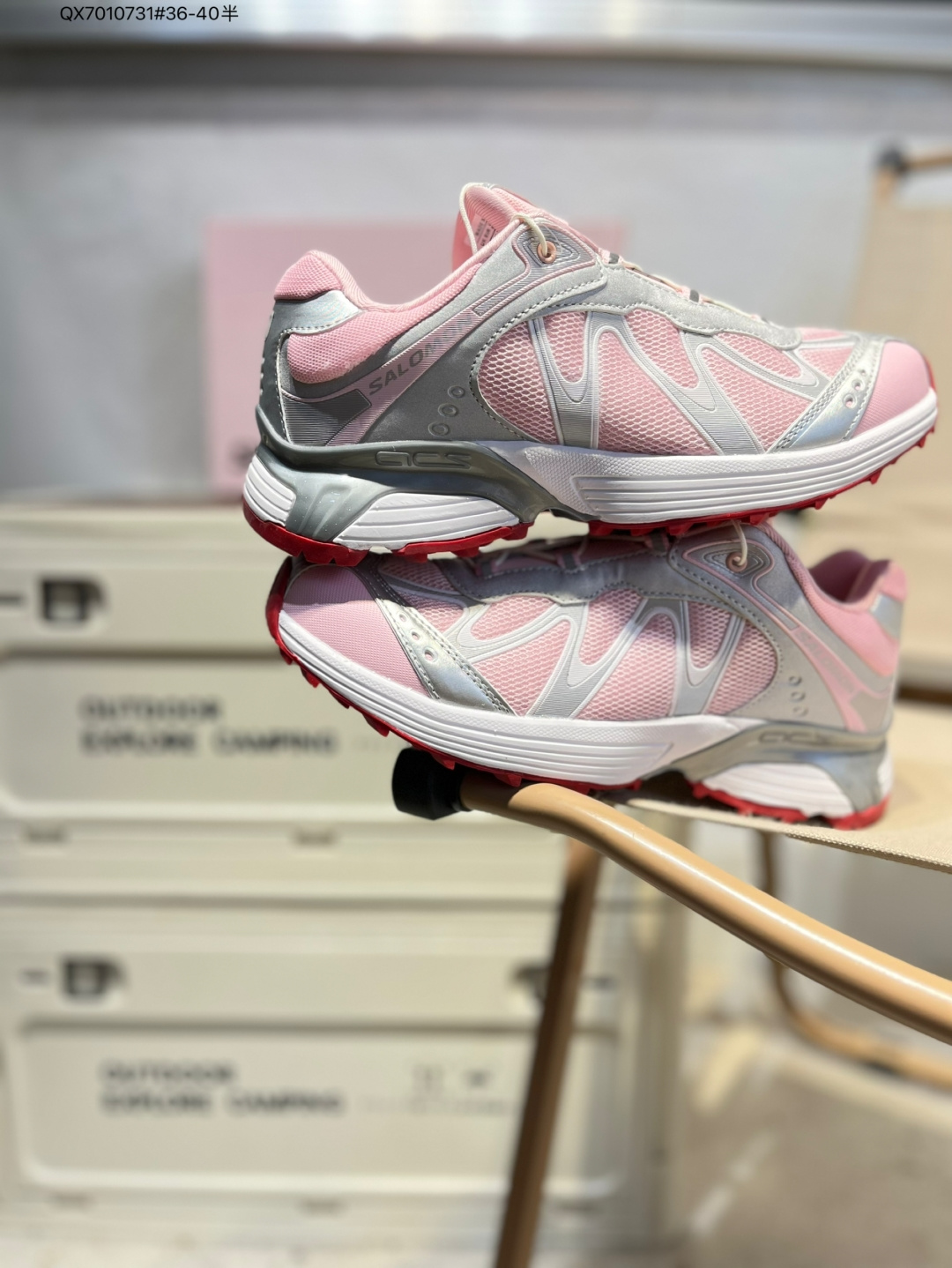 💰160(原200降价)
SALOMON萨洛蒙 XT-WHISPER 时尚 舒适減震防滑耐磨 低帮跑步鞋鞋面采用SENSIFIT贴合技术 全方位贴合包裹脚型 鞋跟部鞋底牵引设计 提供强大的抓地性能 更适应野外崎岖不平的道路 其3D ADVANCED CHASSIS底盘 材料轻量大化 钉齿设计更具稳定性、防护性 鞋底易磨损区运用CONTAGRIP高耐磨材料 应对城市硬质路面长距离跑考验478463 QX7010731#36-40半