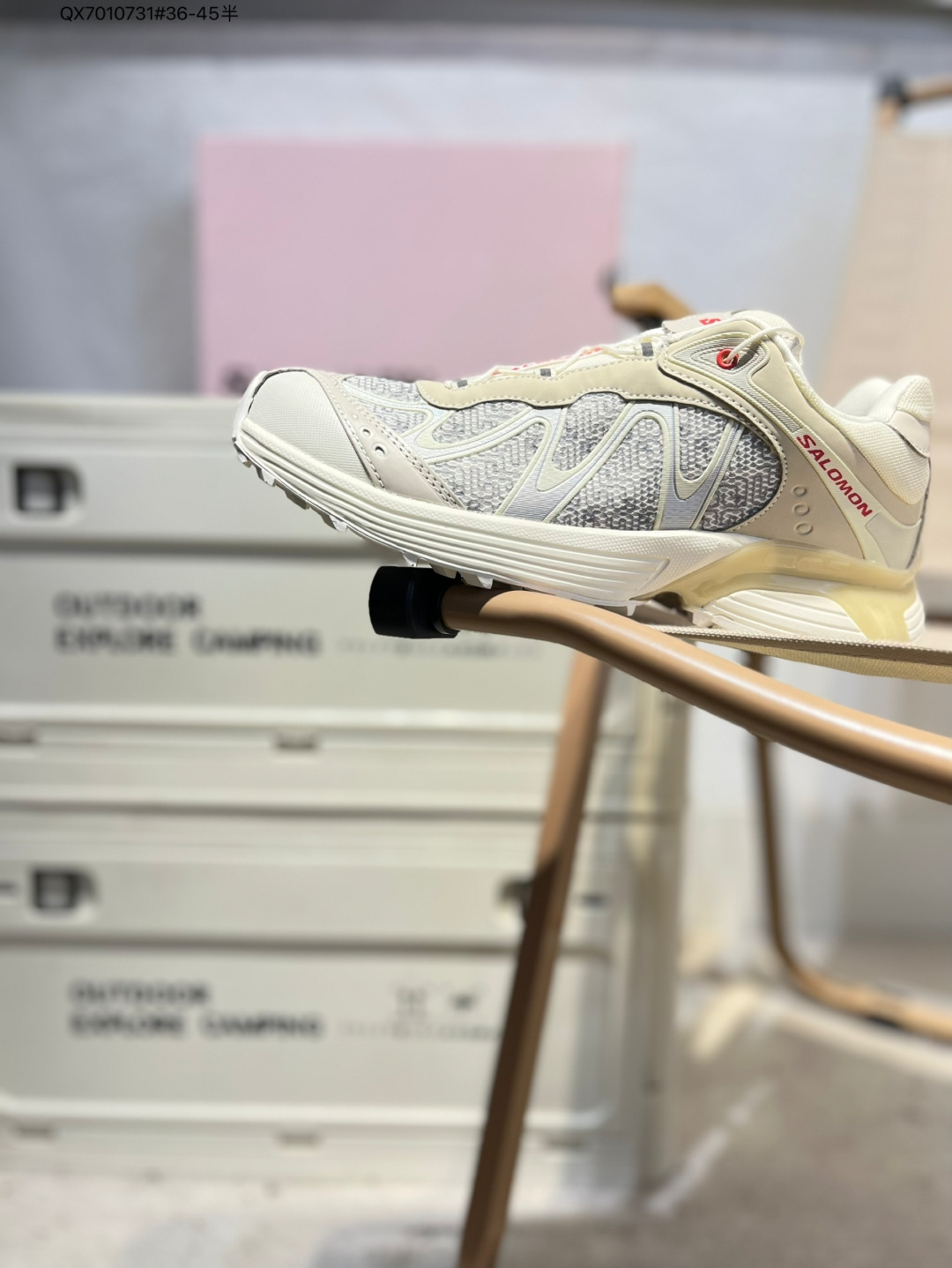 💰160(原200降价)
SALOMON萨洛蒙 XT-WHISPER 时尚 舒适減震防滑耐磨 低帮跑步鞋鞋面采用SENSIFIT贴合技术 全方位贴合包裹脚型 鞋跟部鞋底牵引设计 提供强大的抓地性能 更适应野外崎岖不平的道路 其3D ADVANCED CHASSIS底盘 材料轻量大化 钉齿设计更具稳定性、防护性 鞋底易磨损区运用CONTAGRIP高耐磨材料 应对城市硬质路面长距离跑考验478463 QX7010731#36-45半