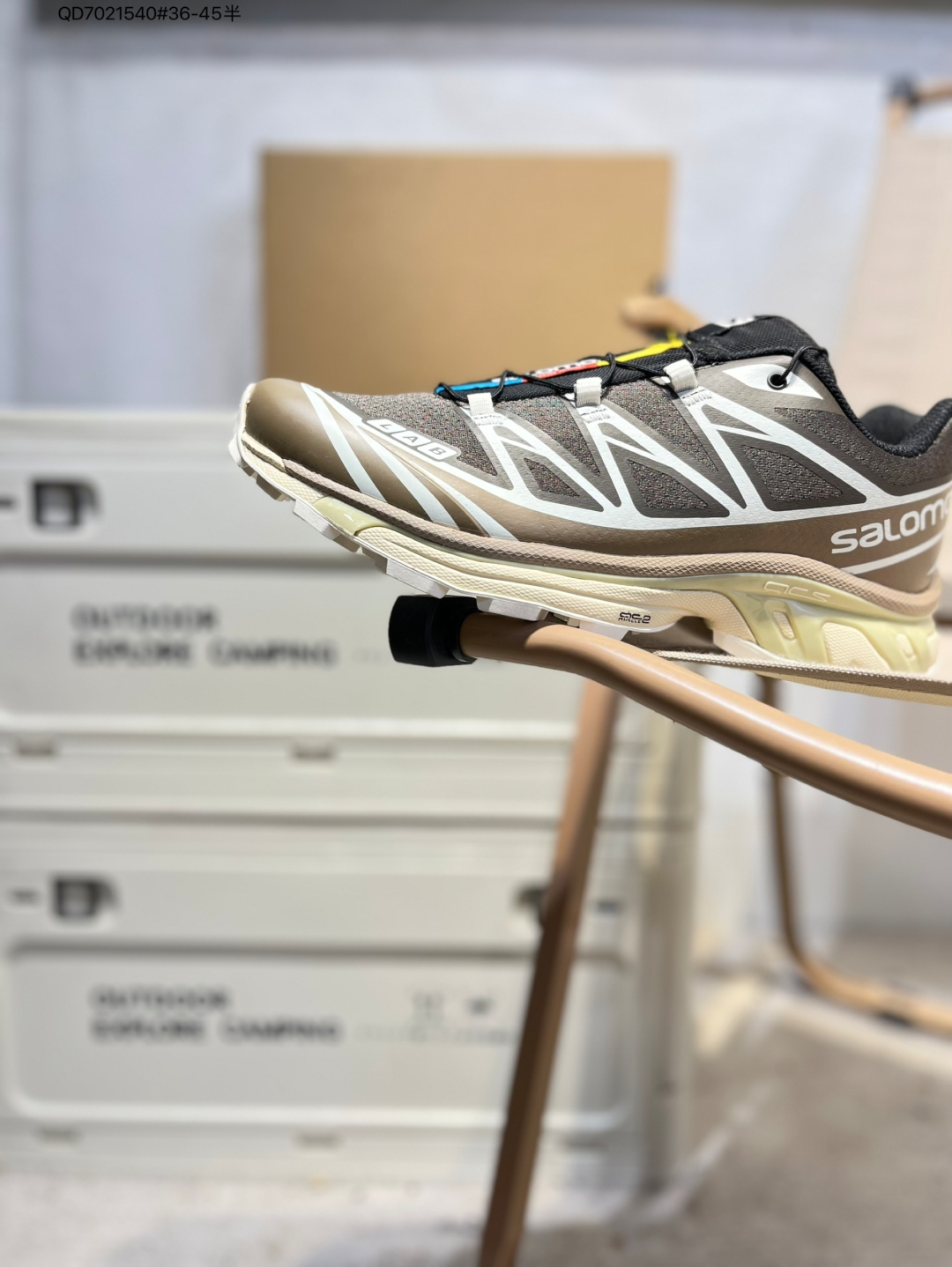 💰230
🈴️Salomon XA PRO XT-6 EXPANSE 萨洛蒙户外越野跑鞋 鞋面采用SENSIFIT贴合技术 全方位贴合包裹脚型 鞋跟部鞋底牵引设计 提供强大的抓地性能 更适应野外崎岖不平的道路 其3D ADVANCED CHASSIS底盘 材料轻量大化 钉齿设计更具稳定性、防护性 鞋底易磨损区运用CONTAGRIP高耐磨材料 应对城市硬质路面长距离跑考验475731 QD7021540#36-45半