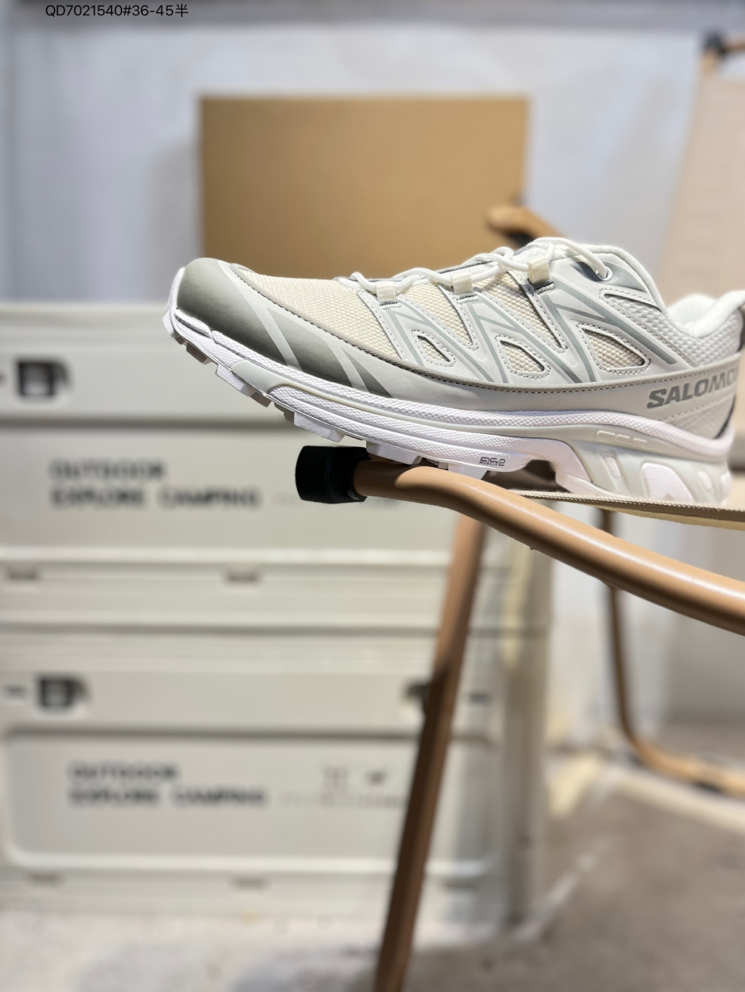 💰230
🈴️Salomon XA PRO XT-6 EXPANSE 萨洛蒙户外越野跑鞋 鞋面采用SENSIFIT贴合技术 全方位贴合包裹脚型 鞋跟部鞋底牵引设计 提供强大的抓地性能 更适应野外崎岖不平的道路 其3D ADVANCED CHASSIS底盘 材料轻量大化 钉齿设计更具稳定性、防护性 鞋底易磨损区运用CONTAGRIP高耐磨材料 应对城市硬质路面长距离跑考验475731 QD7021540#36-45半