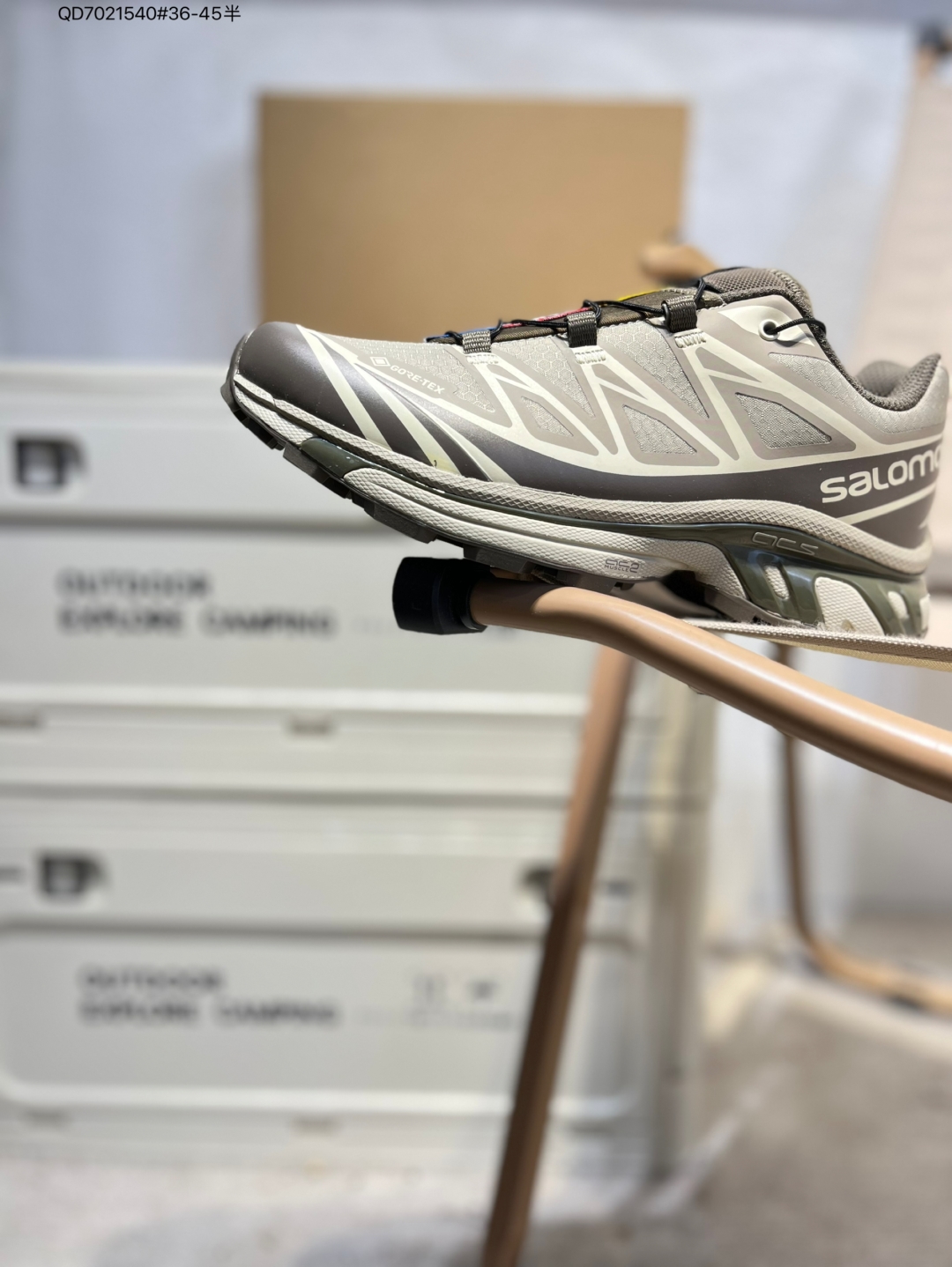 💰230
🈴️Salomon XA PRO XT-6 EXPANSE 萨洛蒙户外越野跑鞋 鞋面采用SENSIFIT贴合技术 全方位贴合包裹脚型 鞋跟部鞋底牵引设计 提供强大的抓地性能 更适应野外崎岖不平的道路 其3D ADVANCED CHASSIS底盘 材料轻量大化 钉齿设计更具稳定性、防护性 鞋底易磨损区运用CONTAGRIP高耐磨材料 应对城市硬质路面长距离跑考验475731 QD7021540#36-45半