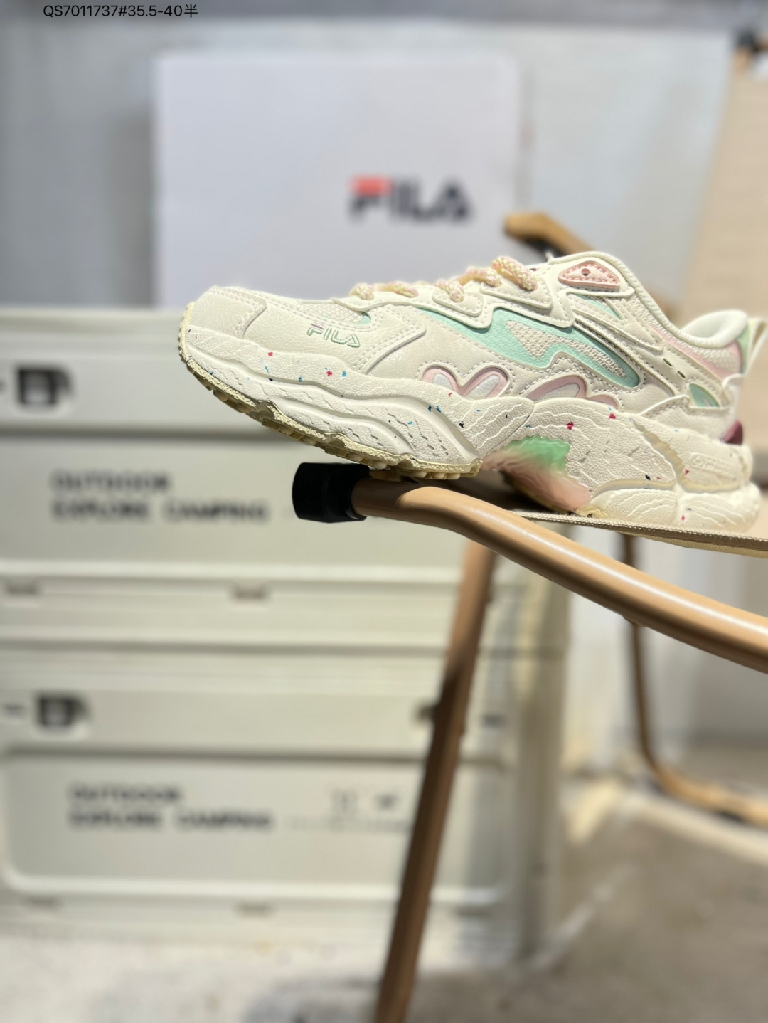 💰150
Fila Fusion 斐乐 潮牌低帮运动休闲鞋
FILAFUSION主要以时尚运动文化 
跨界联名为主 结合当下广受欢迎的滑板街篮
棒球、骑行等时尚运动 
运用拼接、解构、撞色等设计元素和色彩美学带来强烈的色彩冲击感
呈现新的潮流运动视觉面貌F12W521119FCF QS7011737#35.5-40半