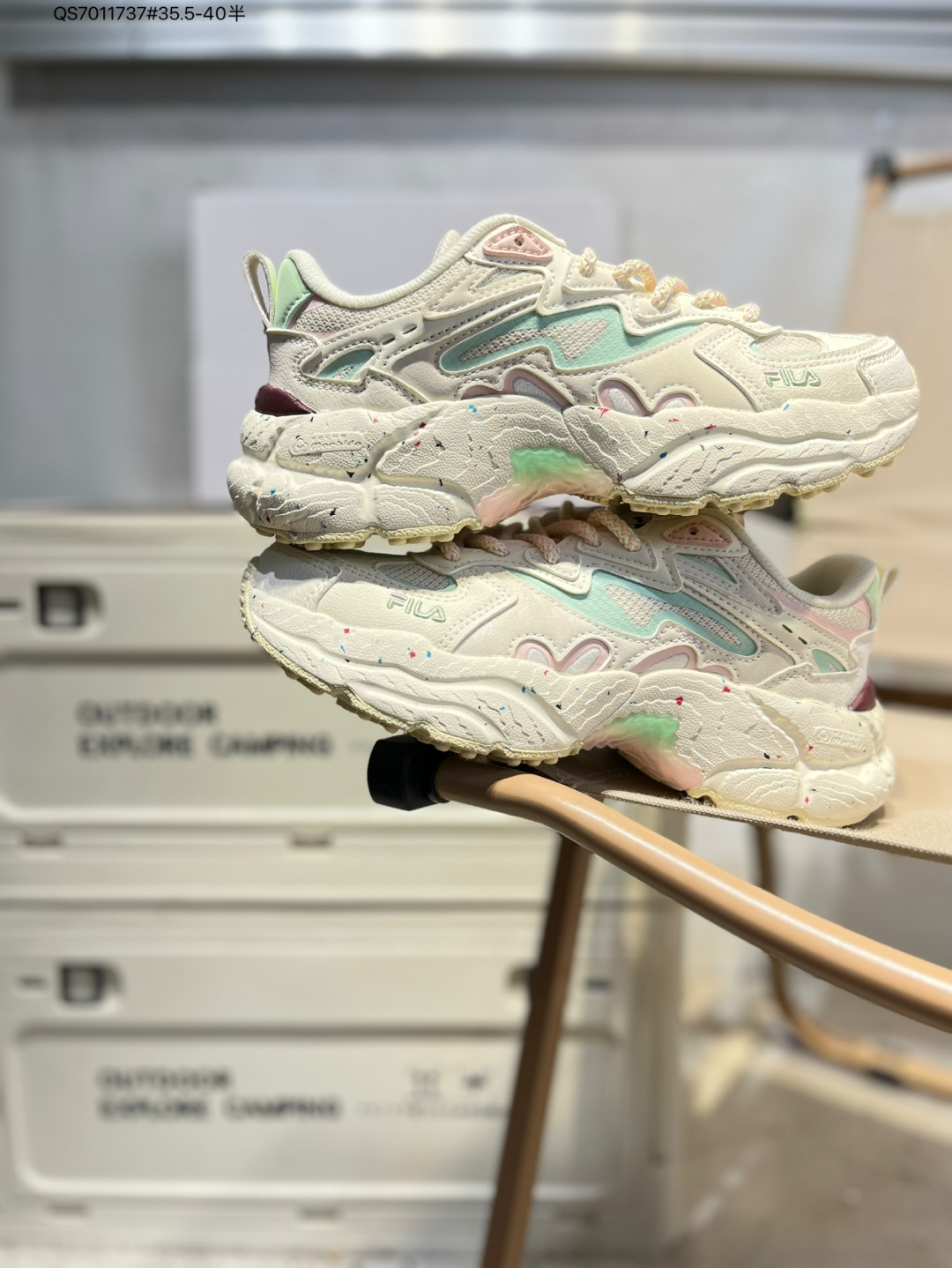 💰150
Fila Fusion 斐乐 潮牌低帮运动休闲鞋
FILAFUSION主要以时尚运动文化 
跨界联名为主 结合当下广受欢迎的滑板街篮
棒球、骑行等时尚运动 
运用拼接、解构、撞色等设计元素和色彩美学带来强烈的色彩冲击感
呈现新的潮流运动视觉面貌F12W521119FCF QS7011737#35.5-40半