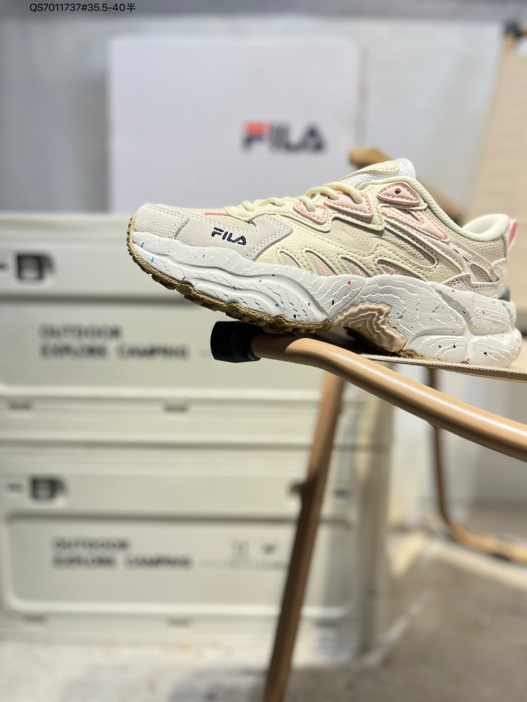 Fila Fusion 斐乐 潮牌低帮运动休闲鞋 FILAFUSION主要以时尚运动文化 跨界联名为主 结合当下广受欢迎的滑板街篮 棒球、骑行等时尚运动 运用拼接、解构、撞色等设计元素和色彩美学带来强烈的色彩冲击感 呈现新的潮流运动视觉面貌F12W521119FCF QS7011737#35.5-40半