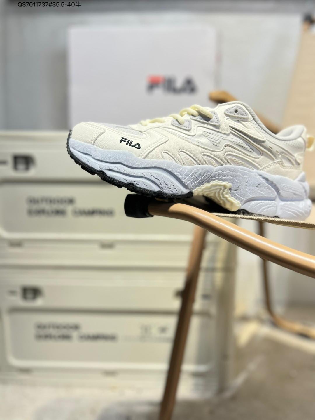 Fila Fusion 斐乐 潮牌低帮运动休闲鞋 FILAFUSION主要以时尚运动文化 跨界联名为主 结合当下广受欢迎的滑板街篮 棒球、骑行等时尚运动 运用拼接、解构、撞色等设计元素和色彩美学带来强烈的色彩冲击感 呈现新的潮流运动视觉面貌F12W521119FCF QS7011737#35.5-40半