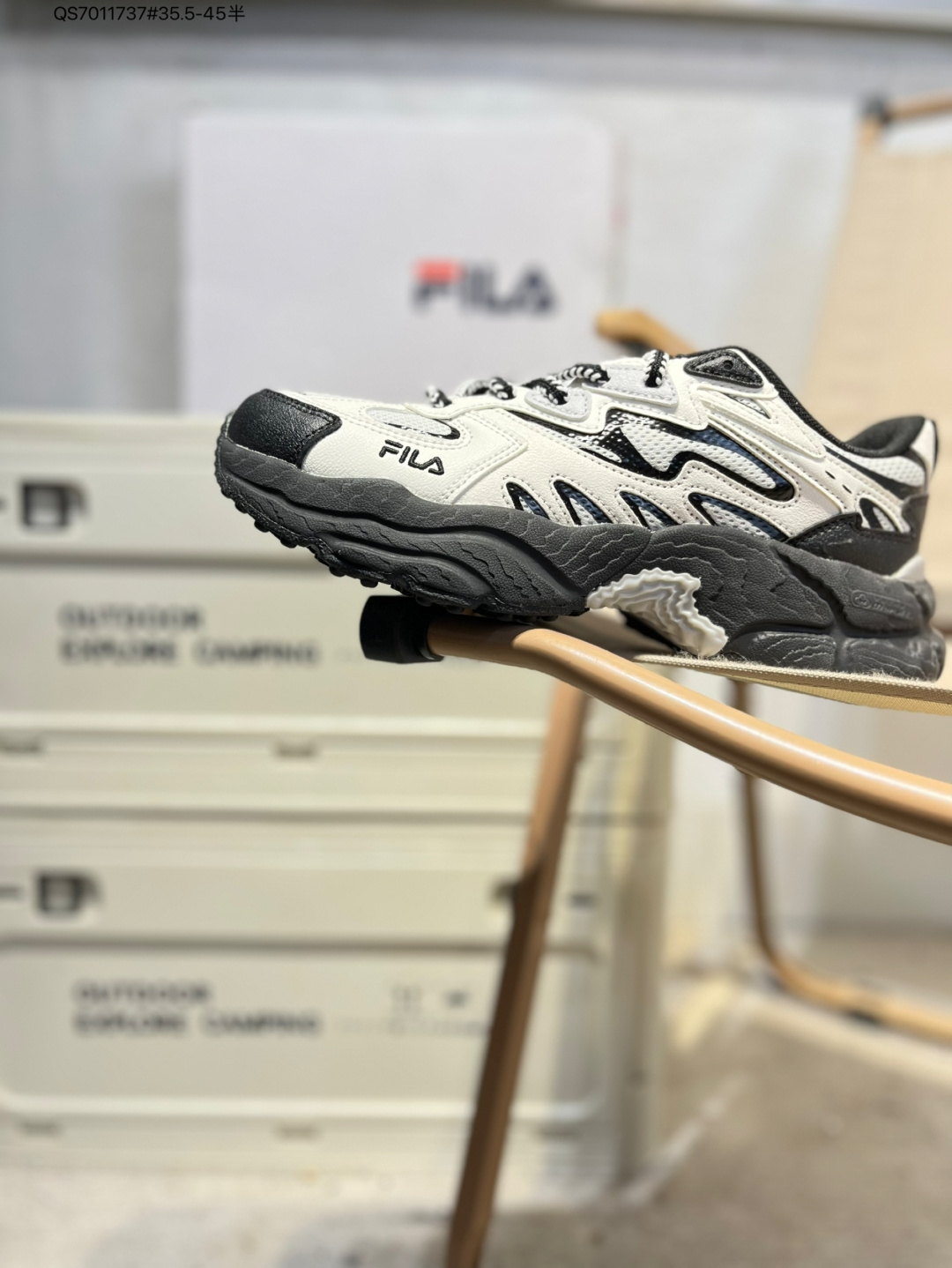 Fila Fusion 斐乐 潮牌低帮运动休闲鞋 FILAFUSION主要以时尚运动文化 跨界联名为主 结合当下广受欢迎的滑板街篮 棒球、骑行等时尚运动 运用拼接、解构、撞色等设计元素和色彩美学带来强烈的色彩冲击感 呈现新的潮流运动视觉面貌F12W521119FCF QS7011737#