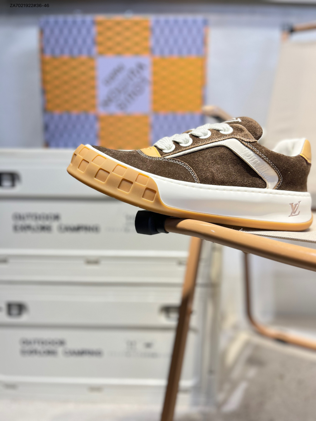 lv classic运动鞋 - lv |路易威登louis vuitton路易威登LV男鞋Classic运动鞋小牛皮字母休闲鞋白色1AHSTF 新款lv板鞋经典透气学生鞋防滑运动休闲鞋 小红书爆款户外百搭板鞋男,以光滑牛皮革塑造考究设计,可轻松融入各式造型.瞩目 LV 字母标注鞋侧,轻盈橡胶外底点缀 Vuitton 标识.素面牛皮革,鞋带,路易威登元素,橡胶外底点缀 Vuitton 标识,意大利制造.ZA7021922#36-46
