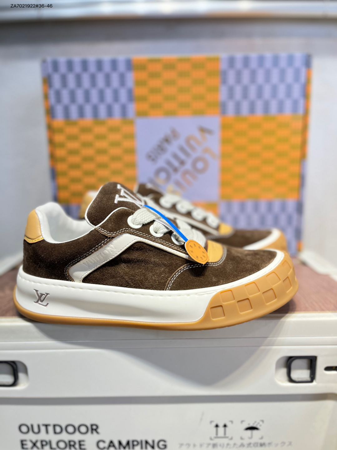 lv classic运动鞋 - lv |路易威登louis vuitton路易威登LV男鞋Classic运动鞋小牛皮字母休闲鞋白色1AHSTF 新款lv板鞋经典透气学生鞋防滑运动休闲鞋 小红书爆款户外百搭板鞋男,以光滑牛皮革塑造考究设计,可轻松融入各式造型.瞩目 LV 字母标注鞋侧,轻盈橡胶外底点缀 Vuitton 标识.素面牛皮革,鞋带,路易威登元素,橡胶外底点缀 Vuitton 标识,意大利制造.ZA7021922#36-46