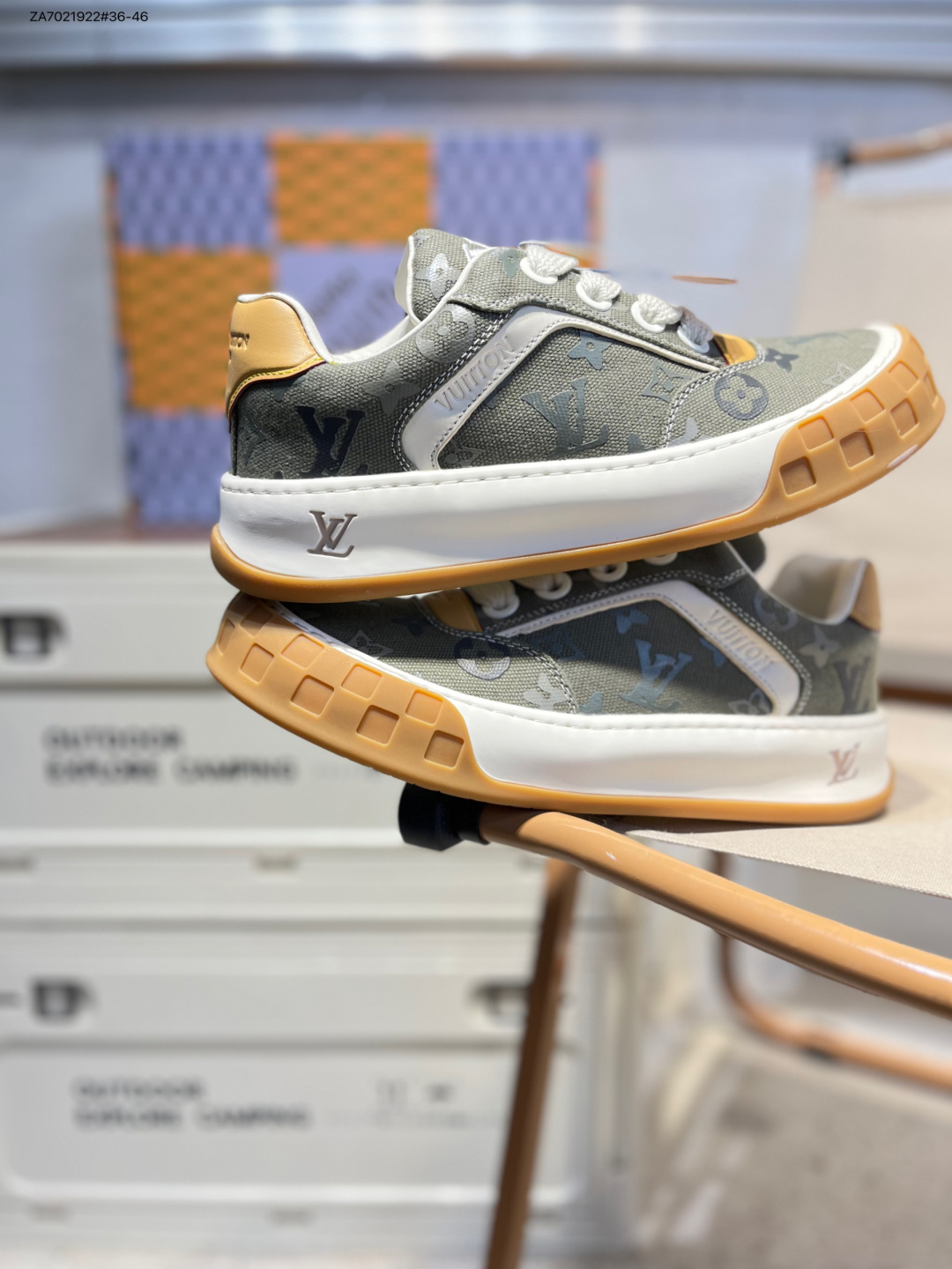 lv classic运动鞋 - lv |路易威登louis vuitton路易威登LV男鞋Classic运动鞋小牛皮字母休闲鞋白色1AHSTF 新款lv板鞋经典透气学生鞋防滑运动休闲鞋 小红书爆款户外百搭板鞋男,以光滑牛皮革塑造考究设计,可轻松融入各式造型.瞩目 LV 字母标注鞋侧,轻盈橡胶外底点缀 Vuitton 标识.素面牛皮革,鞋带,路易威登元素,橡胶外底点缀 Vuitton 标识,意大利制造.ZA7021922#36-46