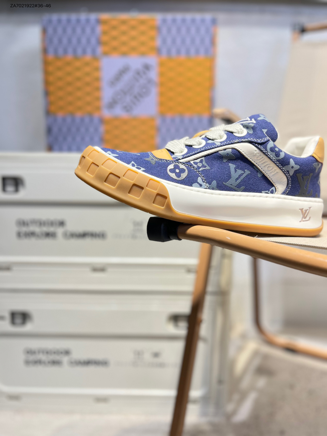 lv classic运动鞋 - lv |路易威登louis vuitton路易威登LV男鞋Classic运动鞋小牛皮字母休闲鞋白色1AHSTF 新款lv板鞋经典透气学生鞋防滑运动休闲鞋 小红书爆款户外百搭板鞋男,以光滑牛皮革塑造考究设计,可轻松融入各式造型.瞩目 LV 字母标注鞋侧,轻盈橡胶外底点缀 Vuitton 标识.素面牛皮革,鞋带,路易威登元素,橡胶外底点缀 Vuitton 标识,意大利制造.ZA7021922#36-46