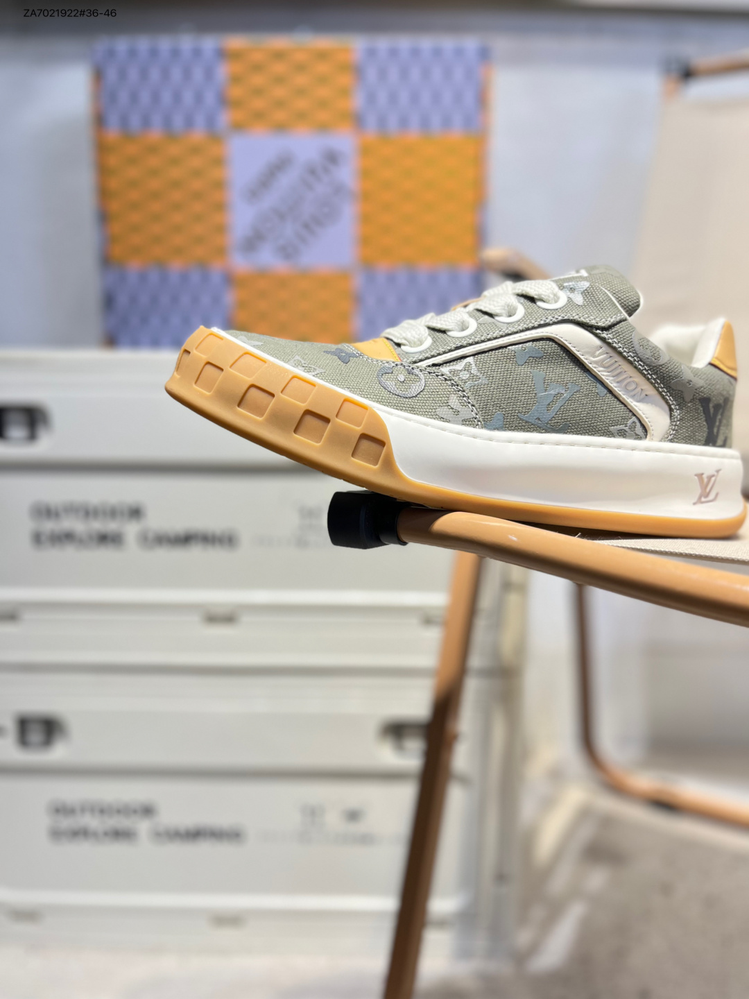 lv classic运动鞋 - lv |路易威登louis vuitton路易威登LV男鞋Classic运动鞋小牛皮字母休闲鞋白色1AHSTF 新款lv板鞋经典透气学生鞋防滑运动休闲鞋 小红书爆款户外百搭板鞋男,以光滑牛皮革塑造考究设计,可轻松融入各式造型.瞩目 LV 字母标注鞋侧,轻盈橡胶外底点缀 Vuitton 标识.素面牛皮革,鞋带,路易威登元素,橡胶外底点缀 Vuitton 标识,意大利制造.ZA7021922#36-46