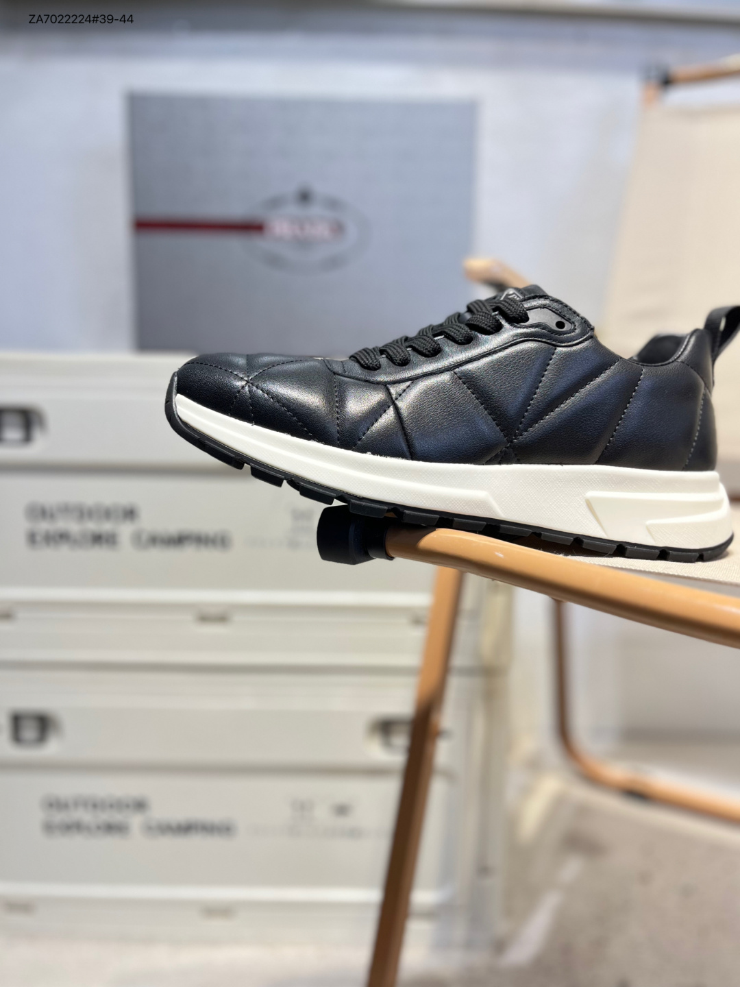 PRADA(普拉达)专柜同步上市, 新款男鞋、面料精选原版小牛皮 头层进口丝绸牛皮内里.原版牛里垫脚!原版开模防滑PU大底,精美线条、简约大气,上脚感超级舒适上档次、休闲旅游3D988M ZA7022224#39-44