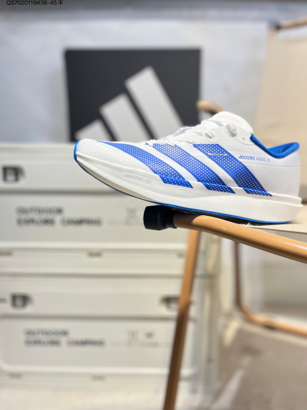 ️ADIZERO ADIOS PRO 4 M 超轻透气缓震跑鞋 整体外观造型与adiZero Adios Pro EVO 1非常相似 中底配置方面搭载全掌Lightstrike Pro 鞋面采用透气网面示人 契合日常训练鞋的定位 更加耐用 外底给到了马牌橡胶 及上代竞速旗舰adidas Adizero Adios Pro 3区域分布KI4988 QS7020119#36-45半 image 1