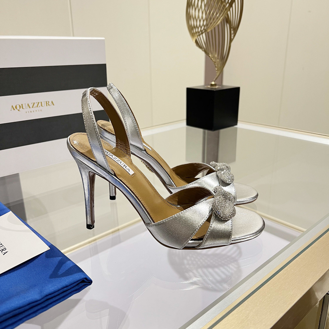 NO:247731,AQUAZZURA2025 **AQUAZZURA × CHANGAN Co-branded series | The perfect collision of elegance and personality** ** Global hot-selling brand AQUAZZURA joins hands with designer CHANGAN to create trendy women's shoes this summer!  ** From classic pointed high heels to personal strap design, each pair is synonymous with quality and fashion. **Core selling points** **High-end materials**Selected imported leather, soft and breathable, and not tired after wearing for a long time. **Unique design**:*YBUZOYANY**Split elements  **MUYAZZURA**Three-dimensional decoration, full of details!  **Vertical style**Works commuting, dating parties, easy to handle all occasions.!   **Call for action** High-quality leather, outline the shimmer shape, fabric top layer of water dyed sheepskin inner layer of sheepskin Size 36-41 (35.42 custom made without return or exchange), high heels sandals, chanel, sandals, high heels, sheepskin19860909AQUAZZURA2025 **AQUAZZURA × CHANGAN 联名系列 | 优雅与个性的完美碰撞**  **全球热销品牌AQUAZZURA携手设计师CHANGAN,打造今夏必入潮流女鞋！** 从经典尖头高跟鞋到个性绑带设计,每一双都是品质与时尚的代名词. **核心卖点**  **高端材质**精选进口皮革,柔软透气,久穿不累.  **独特设计**:**YBUZOYANY**拼接元素 **MUYAZZURA**立体装饰,细节满分！ **百搭风格**职场通勤、约会派对,轻松驾驭所有场合. ！  **行动号召** 上乘皮料,勾勒微光形状 面料头层水染羊皮 内里头层羊皮 码数36-41（35.42定制不退换）,高跟鞋凉鞋,chanel,sandals,high heels,sheepskin,Women's Shoes