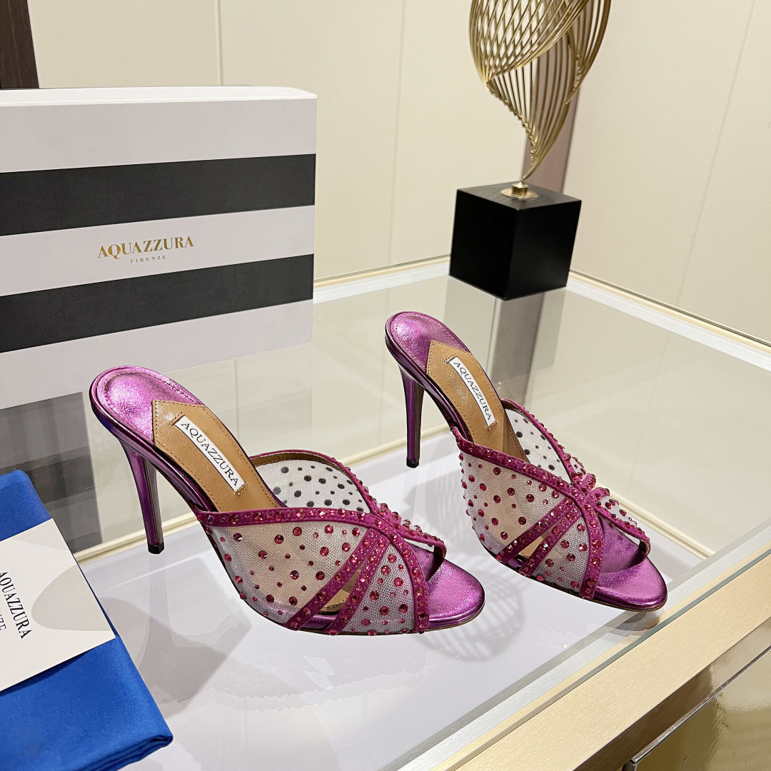 NO:262924,AQUAZZURA large pineapple rhinestone high heel sandals are super elegant on their feet, both simple and fashionable, so shining and beautiful, and beautiful to a new level!  Cross design, full of fashion sense. Big bloggers from all walks of life have put on their feet. ZP developed and customized correct fabric. Height 10cm. Materials original Yangjing, mesh, rhinestones. Imported leather soles. Size 35–43 (35, 41, 42 can be customized) Packaging full set of original packaging, high heels, slippers, sheep, Leather soles19860909AQUAZZURA大菠萝水钻高跟凉鞋 上脚超级有气质· 既简洁又时髦 太闪太美啦 美出出新高度！ 交叉设计,时尚感满满 各路大博主都纷纷上脚 ZP开发、订制正确面料 高度10cm 材料原版羊京,网纱,水钻 鞋底进口真皮大底 码数35–43（35、41、42可定做） 包装全套原版包装,高跟鞋拖鞋,sandals,high heels,slippers,sheep,Leather soles,Women's Shoes