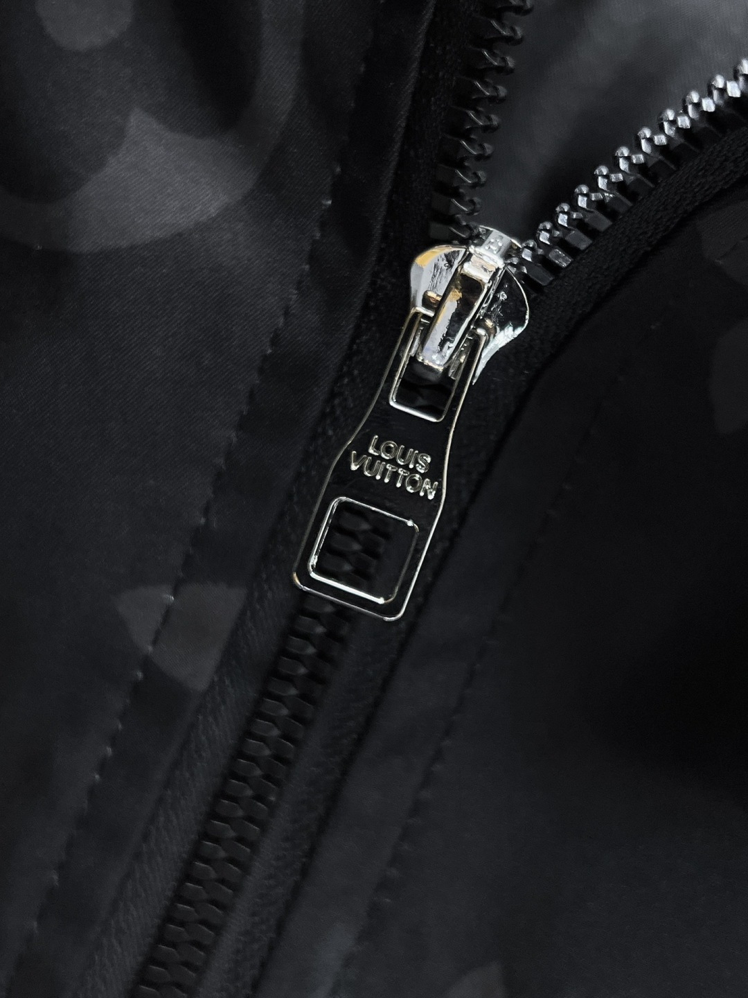 LV men Louis VuittonLV ， ！2026 New ， ！ ， ， ， 。 ！ ， ！ ：M 3XL 200 ， 。 — photo 6