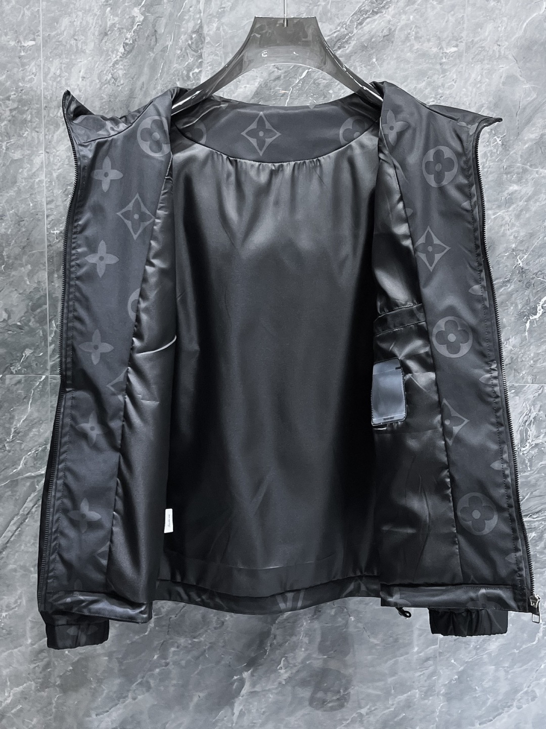 LV men Louis VuittonLV ， ！2026 New ， ！ ， ， ， 。 ！ ， ！ ：M 3XL 200 ， 。 — photo 9