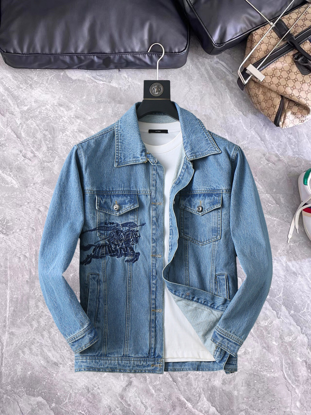 P350 Burberry 2026 Primavera y otoño Popular Counter Nueva chaqueta de moda informal de mezclilla. Estilo de diseño ult…