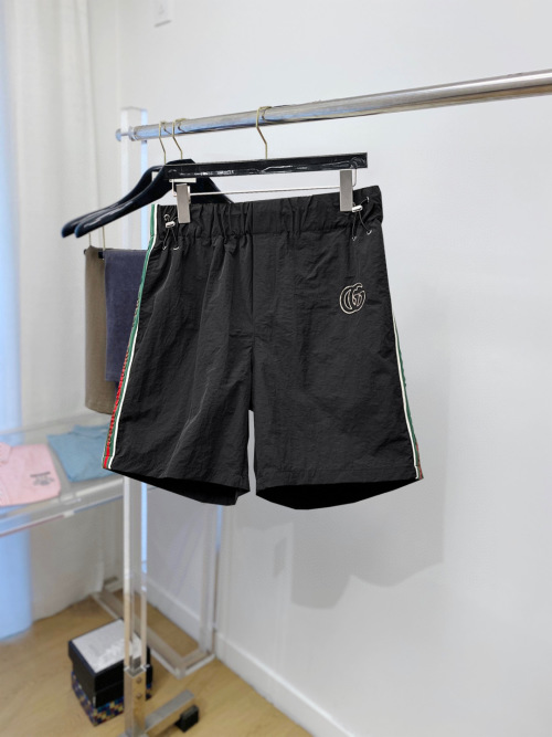 Gucci Pantalones Cortos de Verano 2025: Comodidad y Lujo en Cada Detalle 1 Gucci Pantalones Cortos de Verano 2025: Comodidad y Lujo en Cada Detalle