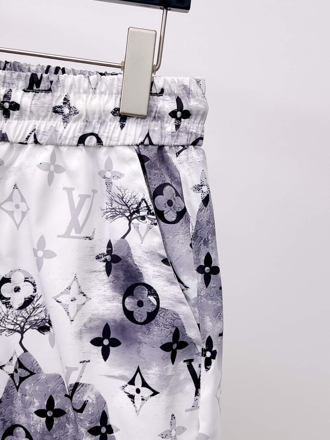Louis Vuitton 2025 Summer Original Casual Shorts - Luxurious Comfort 9 cmp i1745229047515 6083 0 7