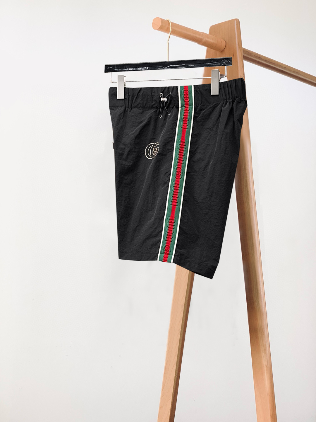 NO:151478,Gucci New summer original single counter casual shorts, luxury classic brand original LOGO accessories, hot-selling models for the counter, very comfortable to wear, low-key and luxurious, very classy when worn, no need to say much about the pants style and cutting, the upper body is exquisite and vivid, high-end and top-quality materials, truly palace-level casual pants, Turkish cotton quality, heavy washing makes the pants very soft!  Not picky about people, the upper body is absolutely stylish and extremely luxurious. Size M-3XL orders to report height and weight., gucci, shorts, alexander wang19860909古驰 夏季新款原单专柜休闲短裤,奢华经典品牌原版LOGO配饰 专柜热销款 身穿着非常舒适 低调不失奢华 穿出去非常有档次 裤型款式和裁剪亦无需多言 上身精致跃然高档一等一顶级质料 真正殿堂级的休闲裤 选用土耳其的棉花品质卓然,经过重水洗使得裤子很柔软！不挑人 上身绝对的有型 极度奢华. 尺码M-3XL下单报身高体重.,,gucci,shorts,alexander wang,Men's clothing